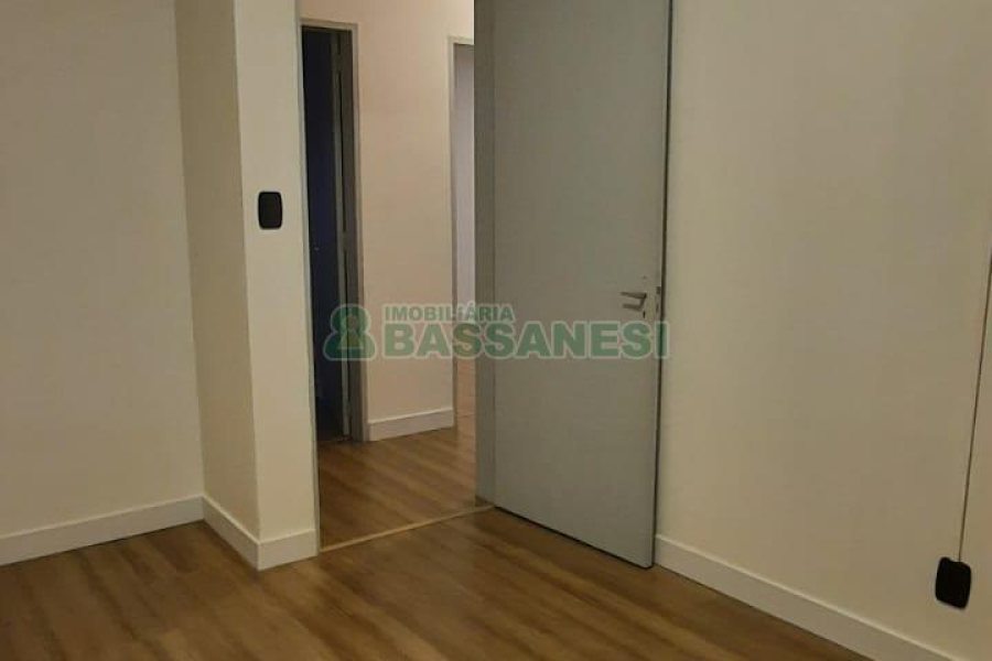 Apartamento com 90m², 3 dormitórios, 1 vaga, no bairro Petrópolis em Caxias do Sul para Comprar