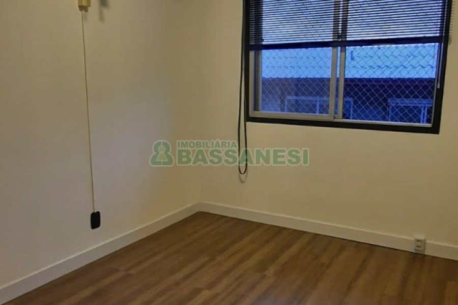 Apartamento com 90m², 3 dormitórios, 1 vaga, no bairro Petrópolis em Caxias do Sul para Comprar