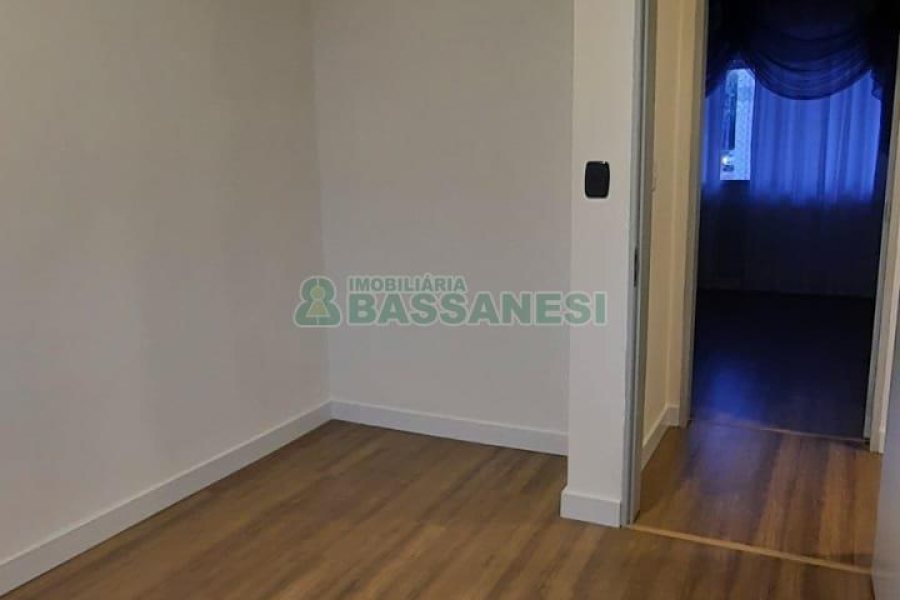 Apartamento com 90m², 3 dormitórios, 1 vaga, no bairro Petrópolis em Caxias do Sul para Comprar