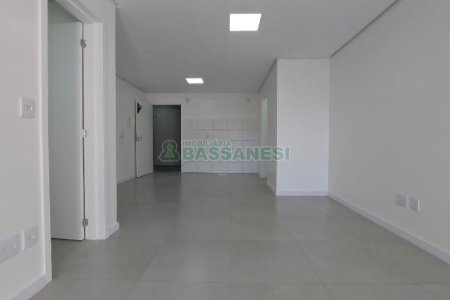 Apartamento com 42m², 1 dormitório, 1 vaga, no bairro Lourdes em Caxias do Sul para Alugar