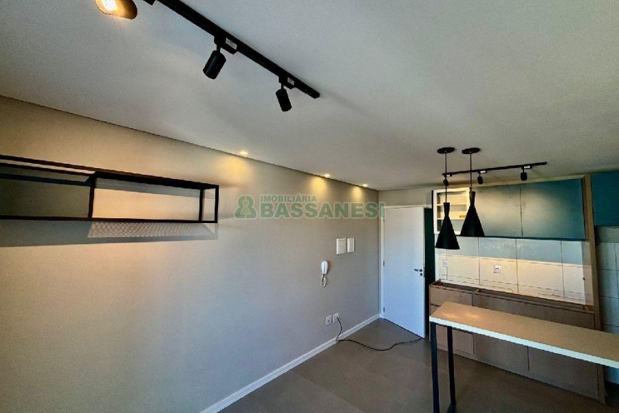 Apto Mobiliado com 42m², 1 dormitório, 1 vaga, no bairro Lourdes em Caxias do Sul para Alugar