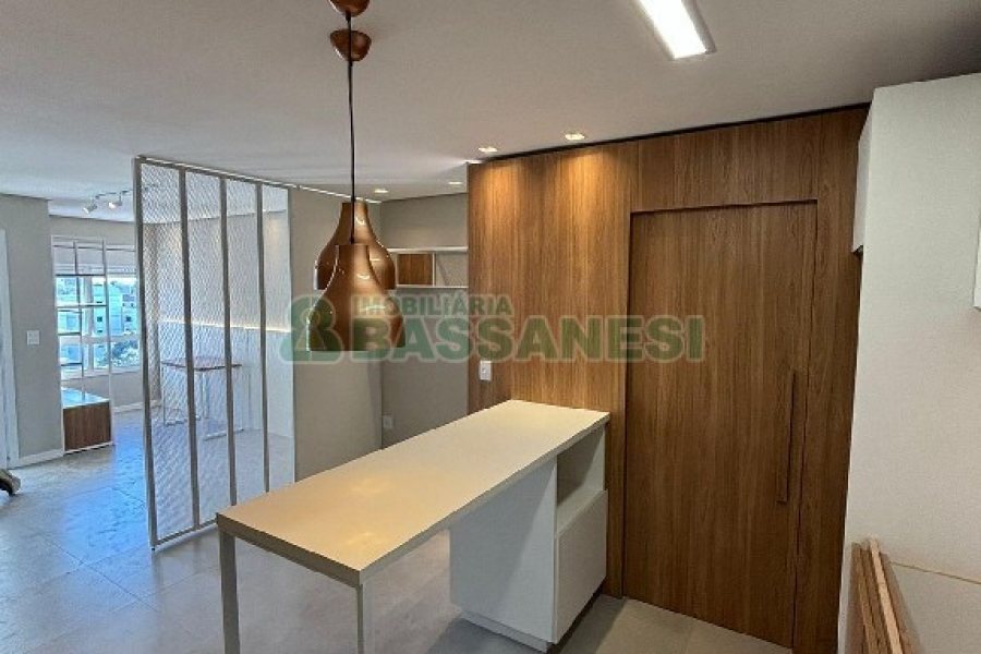 Apto Mobiliado com 42m², 1 dormitório, 1 vaga, no bairro Lourdes em Caxias do Sul para Alugar