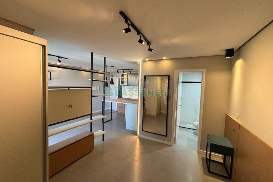 Apto Mobiliado com 42m², 1 dormitório, 1 vaga, no bairro Lourdes em Caxias do Sul para Alugar
