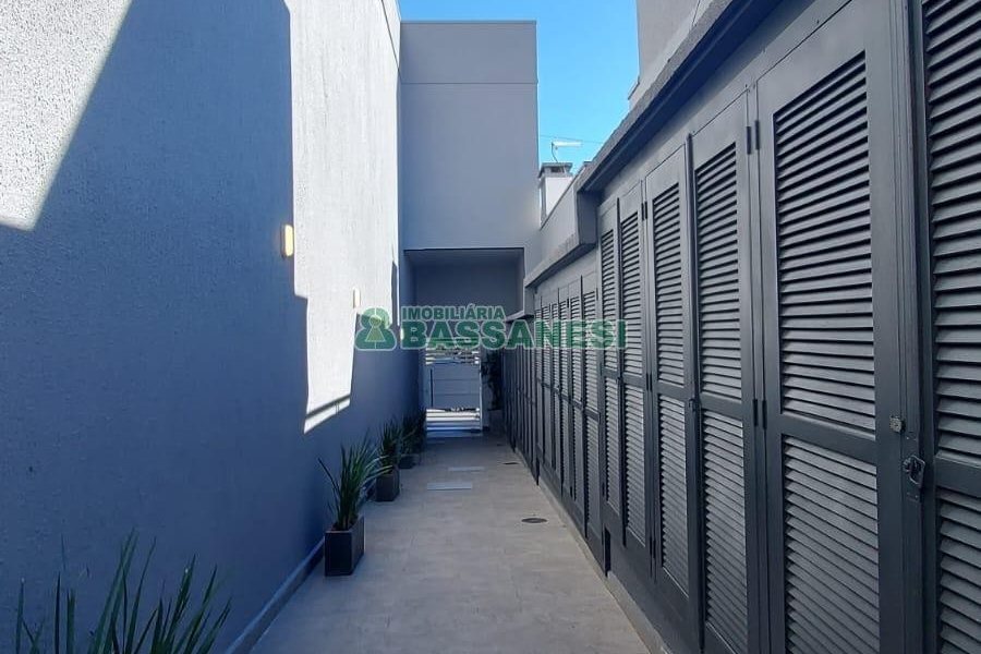 Apto Mobiliado com 42m², 1 dormitório, 1 vaga, no bairro Lourdes em Caxias do Sul para Alugar