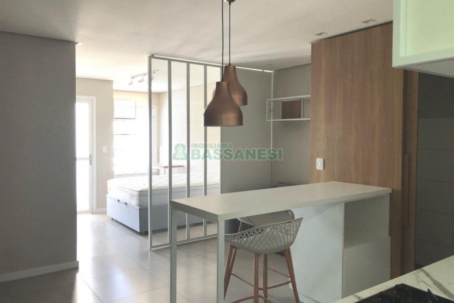 Apto Mobiliado com 42m², 1 dormitório, 1 vaga, no bairro Lourdes em Caxias do Sul para Alugar