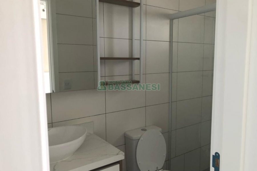 Apto Mobiliado com 42m², 1 dormitório, 1 vaga, no bairro Lourdes em Caxias do Sul para Alugar