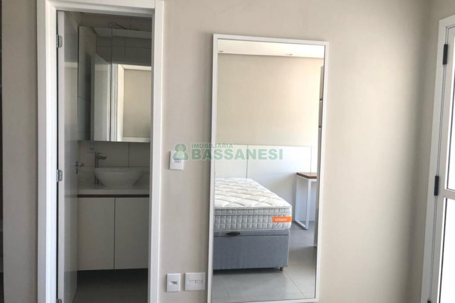 Apto Mobiliado com 42m², 1 dormitório, 1 vaga, no bairro Lourdes em Caxias do Sul para Alugar