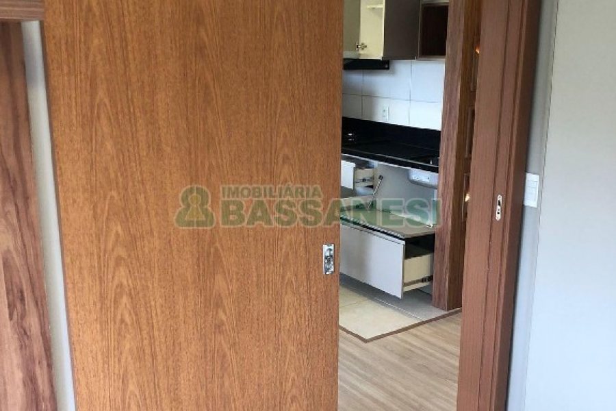 Apartamento com 40m², 2 dormitórios, 1 vaga, no bairro Petrópolis em Caxias do Sul para Alugar