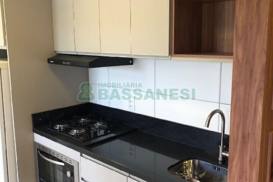 Apartamento com 40m², 2 dormitórios, 1 vaga, no bairro Petrópolis em Caxias do Sul para Alugar