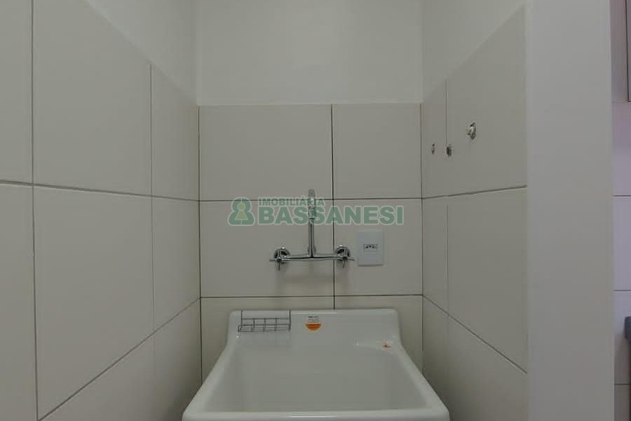 Apartamento com 42m², 1 dormitório, 1 vaga, no bairro Lourdes em Caxias do Sul para Alugar