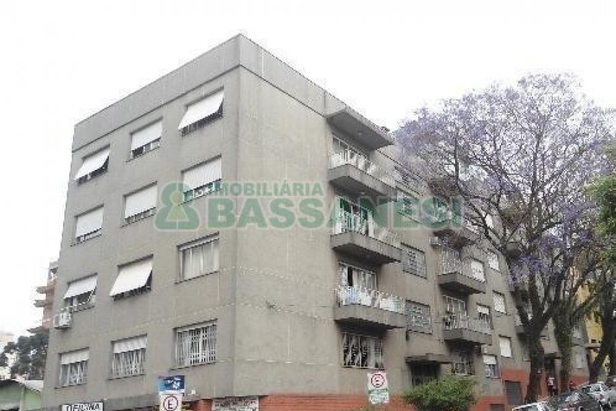 Apartamento com 112m², 3 dormitórios, 1 vaga, no bairro Centro em Caxias do Sul para Alugar