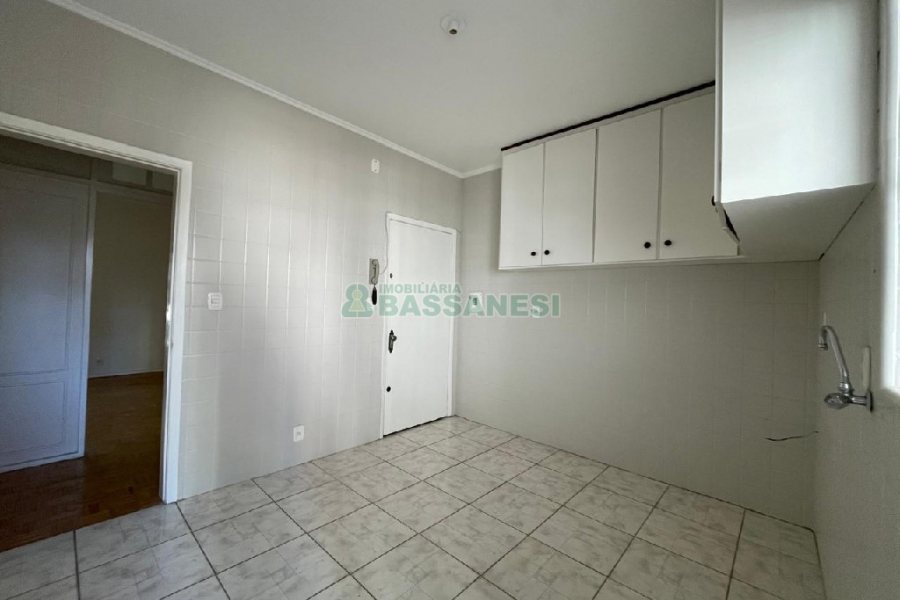 Apartamento com 112m², 3 dormitórios, 1 vaga, no bairro Centro em Caxias do Sul para Alugar