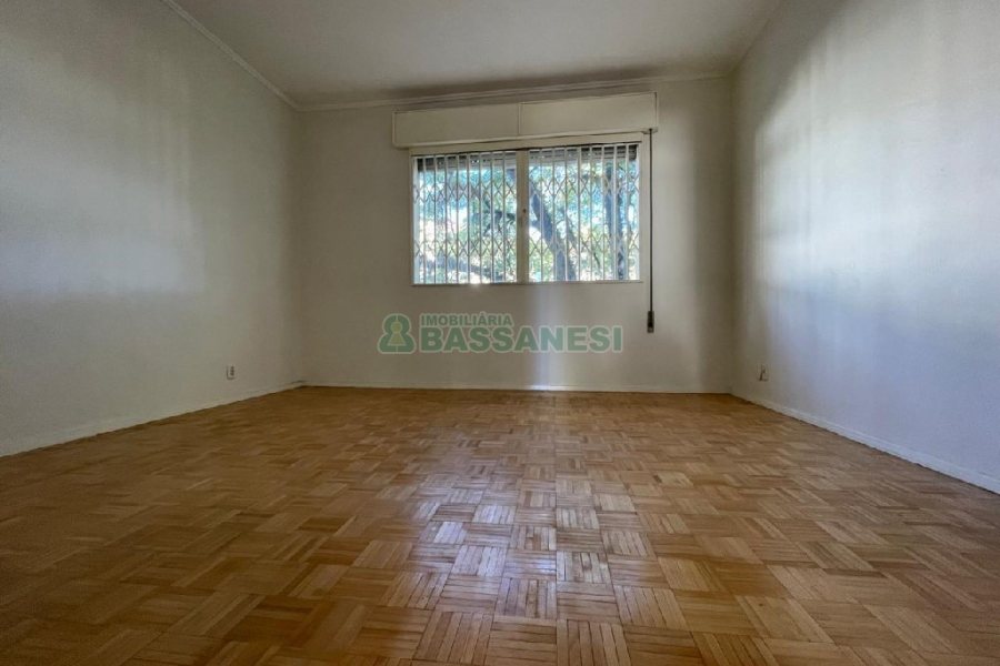 Apartamento com 112m², 3 dormitórios, 1 vaga, no bairro Centro em Caxias do Sul para Alugar