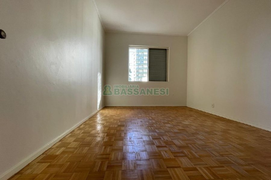 Apartamento com 112m², 3 dormitórios, 1 vaga, no bairro Centro em Caxias do Sul para Alugar