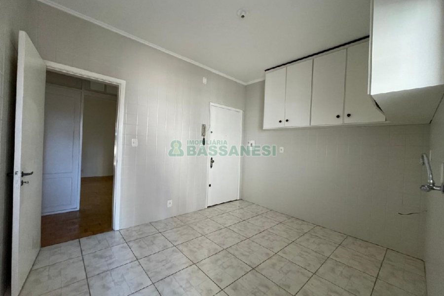 Apartamento com 112m², 3 dormitórios, 1 vaga, no bairro Centro em Caxias do Sul para Alugar