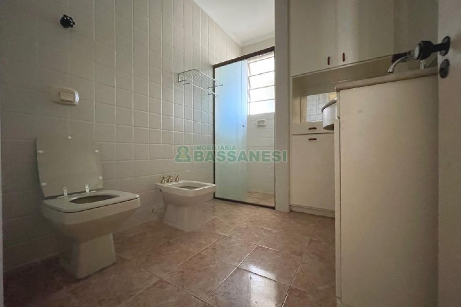 Apartamento com 112m², 3 dormitórios, 1 vaga, no bairro Centro em Caxias do Sul para Alugar