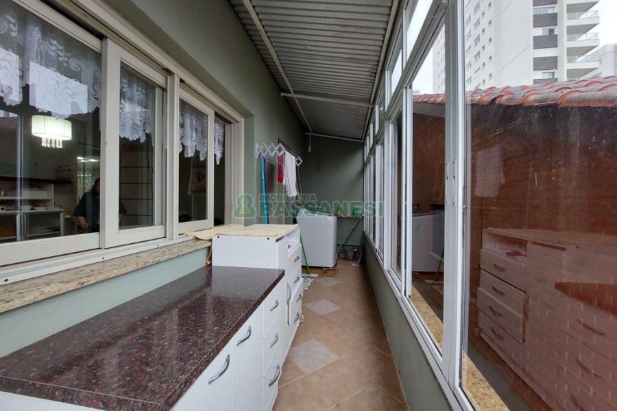 Casa com 477m², 4 dormitórios, 5 vagas, no bairro Madureira em Caxias do Sul para Comprar