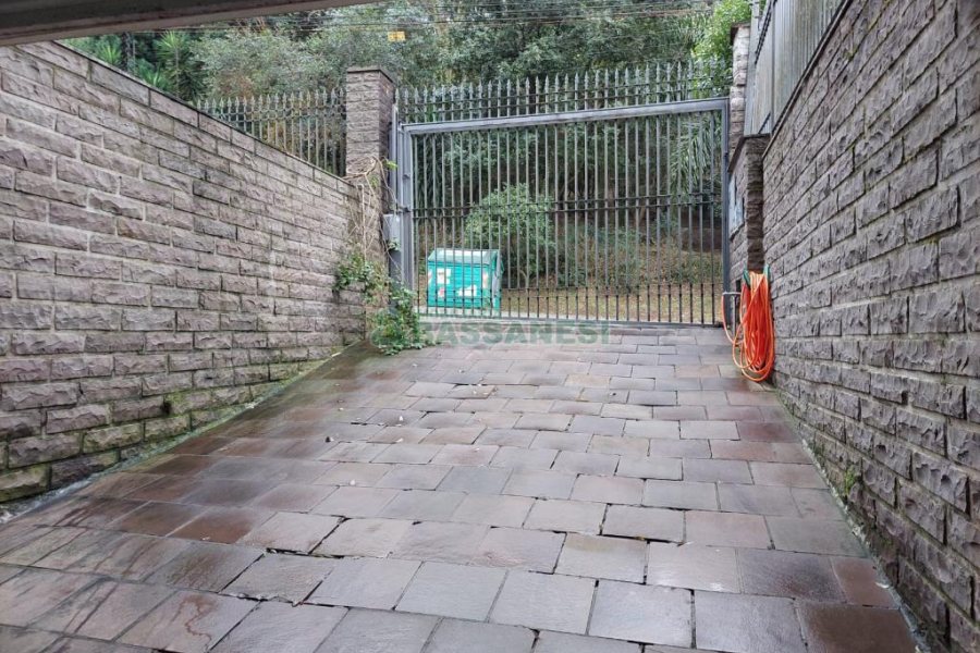 Casa com 477m², 4 dormitórios, 5 vagas, no bairro Madureira em Caxias do Sul para Comprar