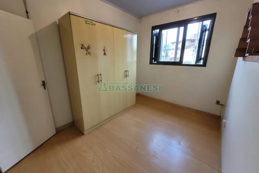 Casa com 200m², 3 dormitórios, 2 vagas, no bairro Cinqüentenário em Caxias do Sul para Comprar
