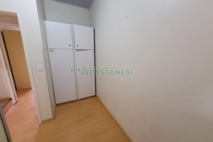 Casa com 200m², 3 dormitórios, 2 vagas, no bairro Cinqüentenário em Caxias do Sul para Comprar