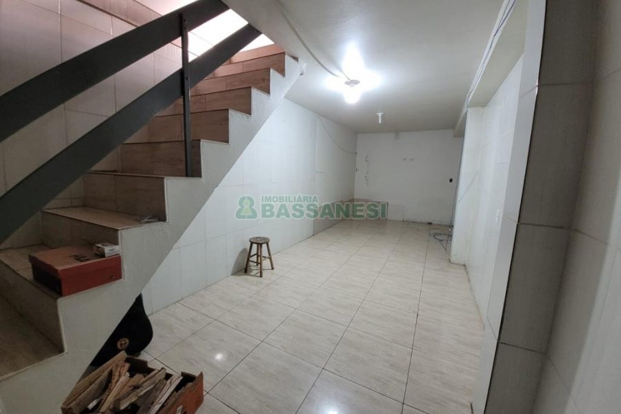 Casa com 200m², 3 dormitórios, 2 vagas, no bairro Cinqüentenário em Caxias do Sul para Comprar