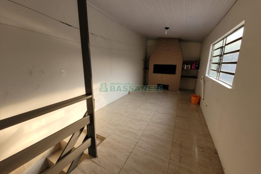 Casa com 200m², 3 dormitórios, 2 vagas, no bairro Cinqüentenário em Caxias do Sul para Comprar