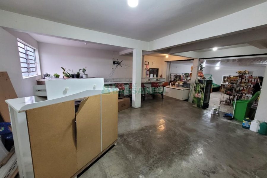 Casa com 200m², 3 dormitórios, 2 vagas, no bairro Cinqüentenário em Caxias do Sul para Comprar