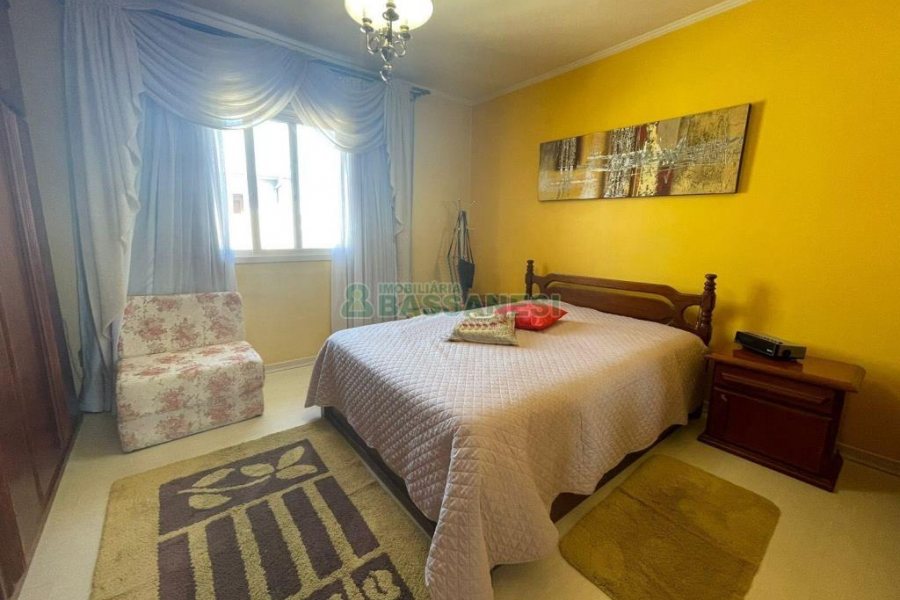 Apto Mobiliado com 82m², 2 dormitórios, 1 vaga, no bairro Santa Catarina em Caxias do Sul para Comprar