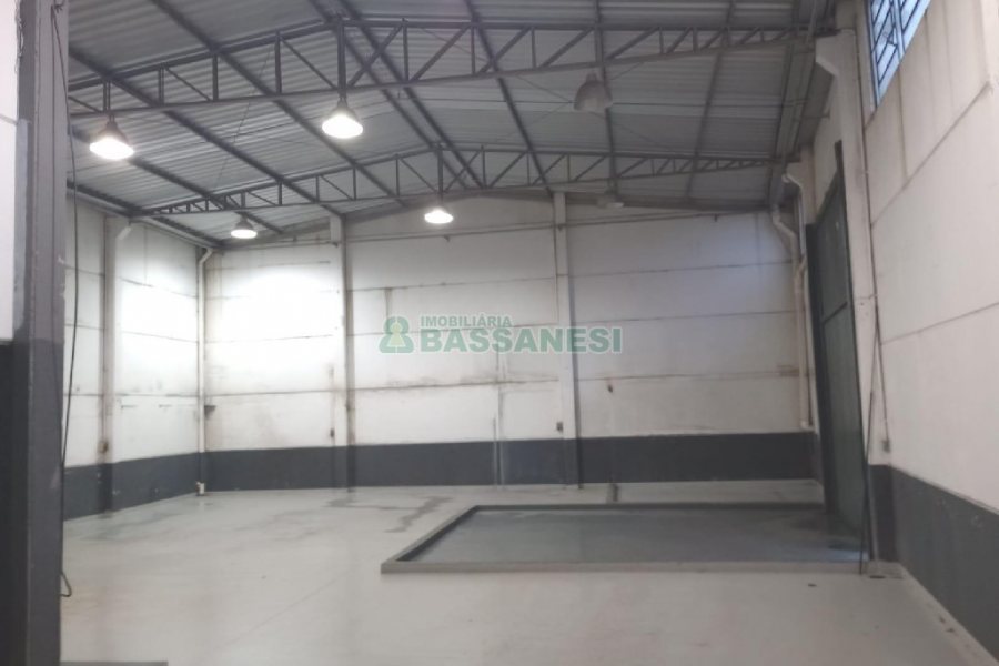 Pavilhão com 286m², no bairro Ana Rech em Caxias do Sul para Alugar