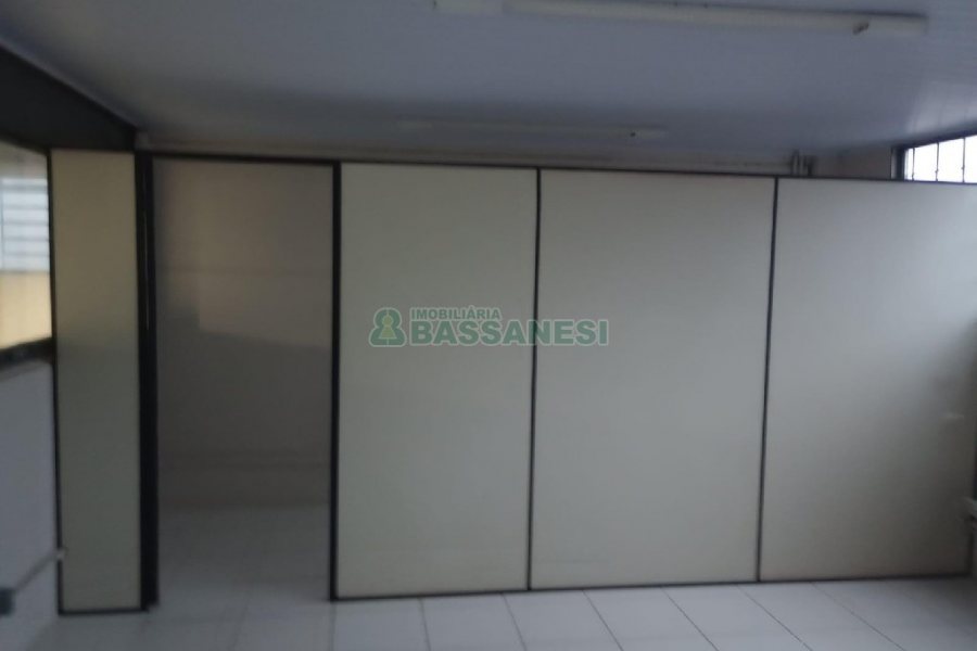 Pavilhão com 286m², no bairro Ana Rech em Caxias do Sul para Alugar
