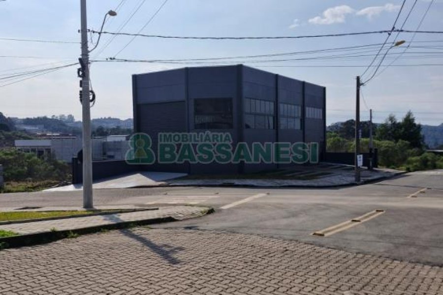 Pavilhão com 334m², no bairro De Lazzer em Caxias do Sul para Comprar