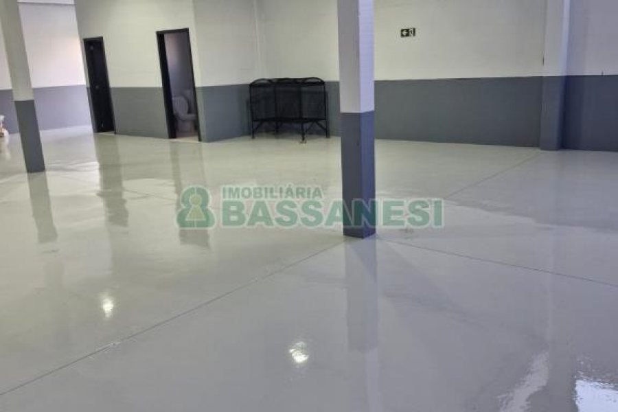 Pavilhão com 334m², no bairro De Lazzer em Caxias do Sul para Comprar