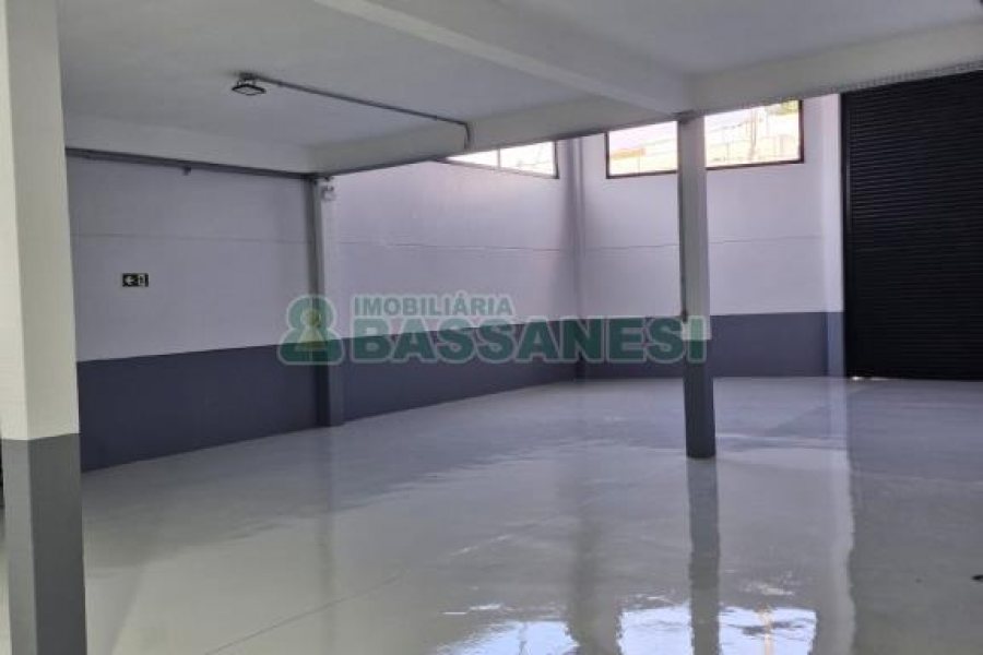 Pavilhão com 334m², no bairro De Lazzer em Caxias do Sul para Comprar