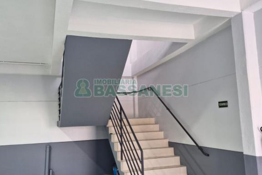 Pavilhão com 334m², no bairro De Lazzer em Caxias do Sul para Comprar