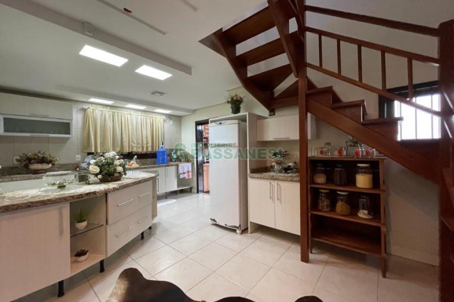 Casa com 190m², 3 dormitórios, 1 vaga, no bairro Jardim Eldorado em Caxias do Sul para Alugar