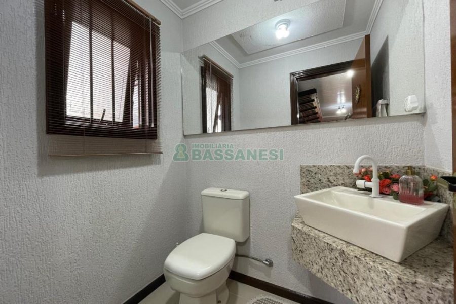 Casa com 190m², 3 dormitórios, 1 vaga, no bairro Jardim Eldorado em Caxias do Sul para Alugar