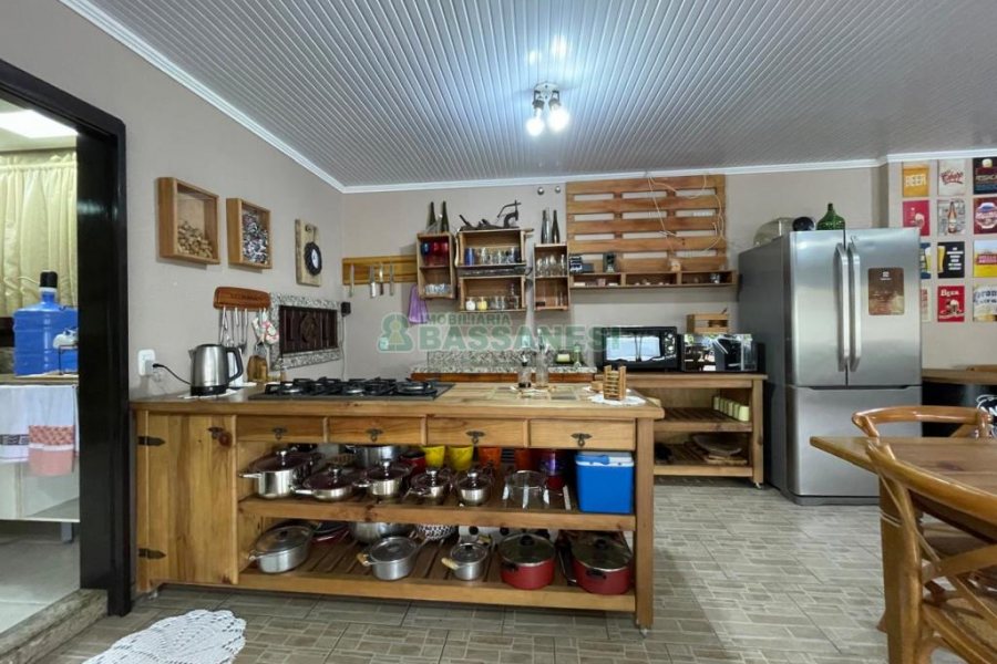 Casa com 190m², 3 dormitórios, 1 vaga, no bairro Jardim Eldorado em Caxias do Sul para Alugar