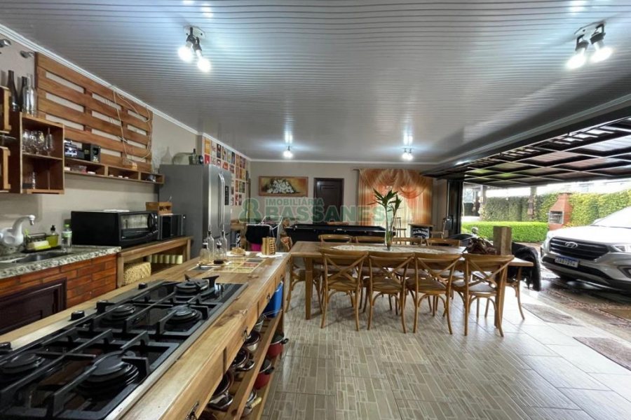 Casa com 190m², 3 dormitórios, 1 vaga, no bairro Jardim Eldorado em Caxias do Sul para Alugar