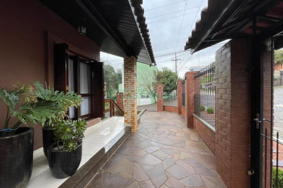 Casa com 190m², 3 dormitórios, 1 vaga, no bairro Jardim Eldorado em Caxias do Sul para Alugar