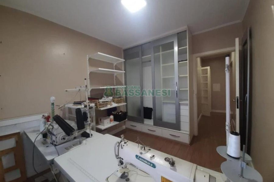 Apto Mobiliado com 122m², 3 dormitórios, 1 vaga, no bairro Pio X em Caxias do Sul para Alugar ou Comprar