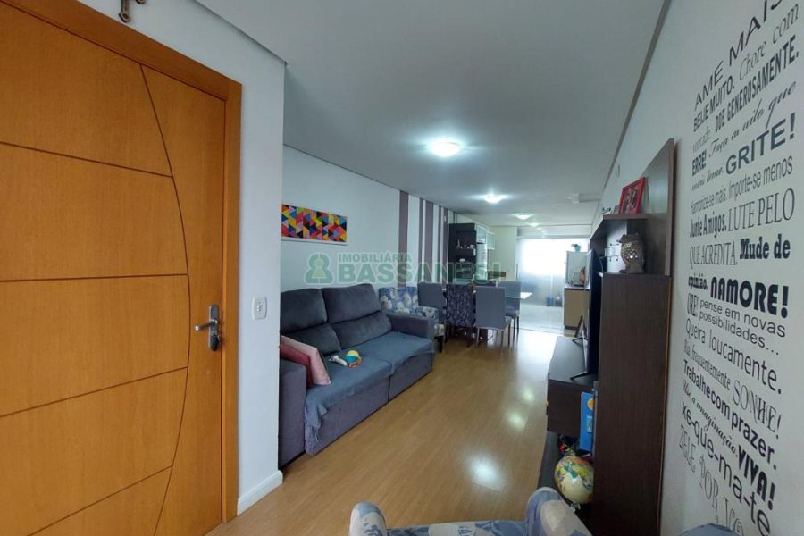 Apartamento com 82m², 2 dormitórios, 2 vagas, no bairro Kayser em Caxias do Sul para Comprar