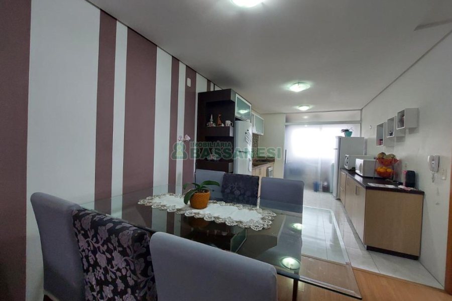 Apartamento com 82m², 2 dormitórios, 2 vagas, no bairro Kayser em Caxias do Sul para Comprar