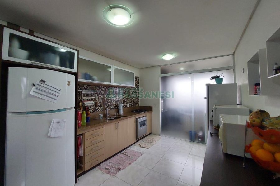 Apartamento com 82m², 2 dormitórios, 2 vagas, no bairro Kayser em Caxias do Sul para Comprar