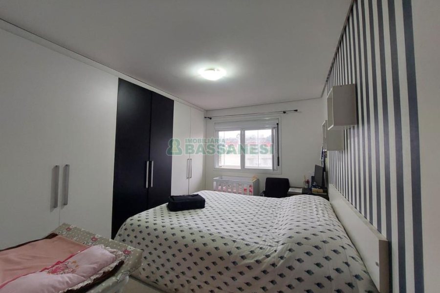 Apartamento com 82m², 2 dormitórios, 2 vagas, no bairro Kayser em Caxias do Sul para Comprar