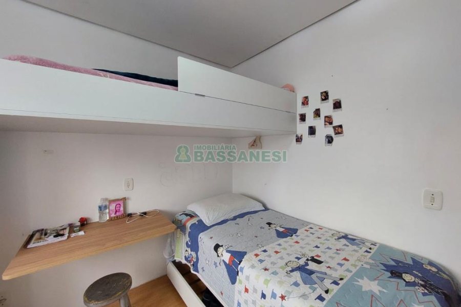 Apartamento com 82m², 2 dormitórios, 2 vagas, no bairro Kayser em Caxias do Sul para Comprar
