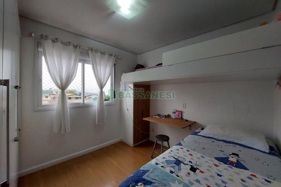 Apartamento com 82m², 2 dormitórios, 2 vagas, no bairro Kayser em Caxias do Sul para Comprar