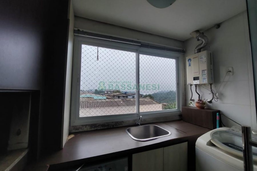 Apartamento com 82m², 2 dormitórios, 2 vagas, no bairro Kayser em Caxias do Sul para Comprar