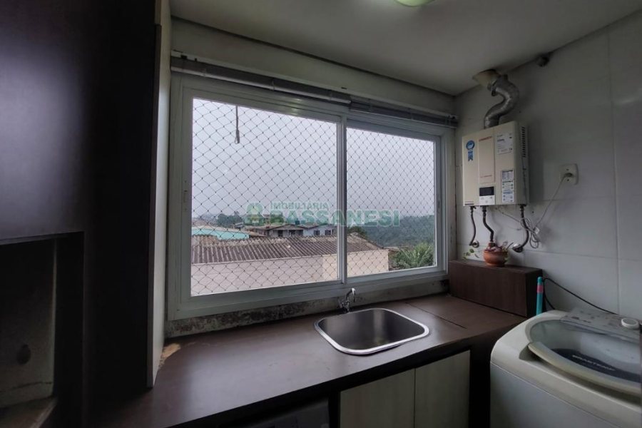 Apartamento com 82m², 2 dormitórios, 2 vagas, no bairro Kayser em Caxias do Sul para Comprar