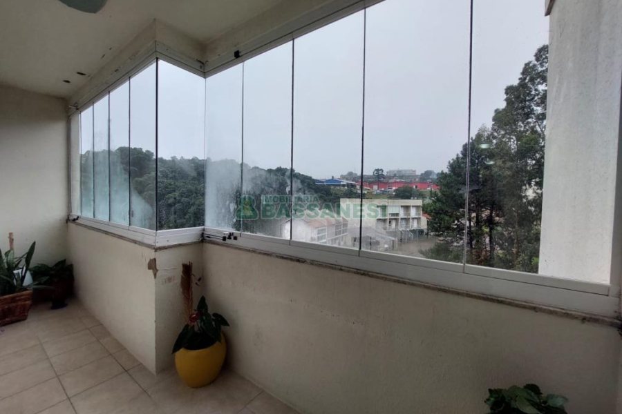 Apartamento com 82m², 2 dormitórios, 2 vagas, no bairro Kayser em Caxias do Sul para Comprar