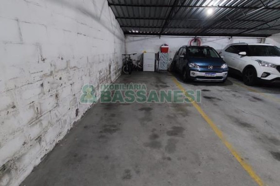 Apartamento com 82m², 2 dormitórios, 2 vagas, no bairro Kayser em Caxias do Sul para Comprar